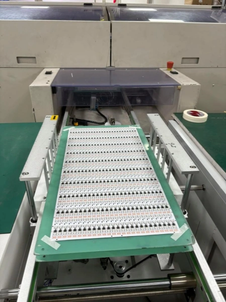 Surface Mount Technology dominates modern LED PCB assembly